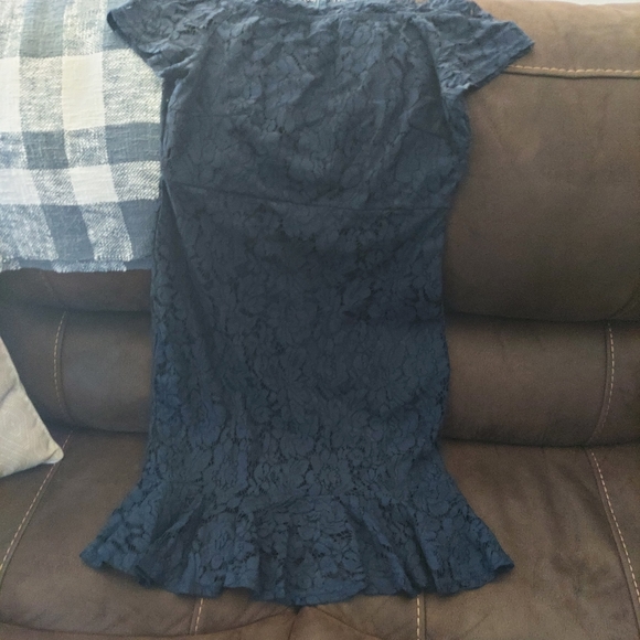 Dresses - Picture 7 of 7